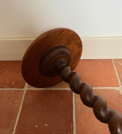 Frans vintage eikenhouten plantentafeltje met gedraaide poot