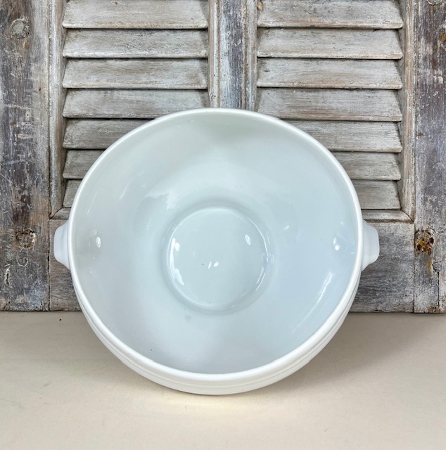Vintage Franse witte terrine met leeuwenkopjes