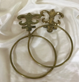 Set koperen / bronzen handdoek ringen met Franse lelies