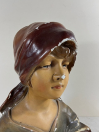 Buste Belle Epoque jonge vrouw met hoofddoek