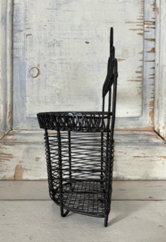 Frans zwart draadwerk wandrekje met twee vakken