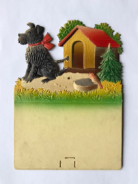 Vintage Duitse gestanst kartonnen kalender houder hondje voor hok