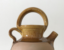 Zuid-Franse gargoulette cruche waterkan terracotta camel oker