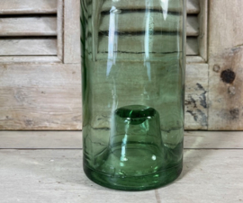 Antieke Franse wijnfles van doorzichtig groen glas met ziel