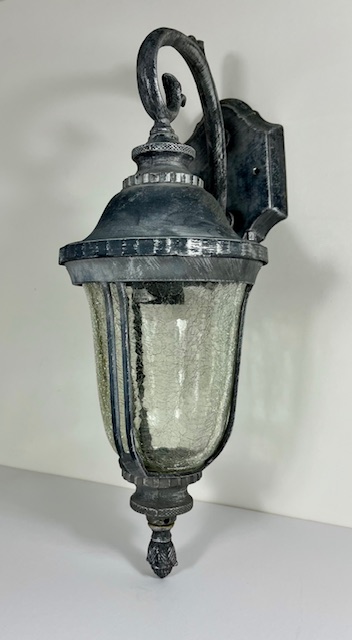 Vintage Franse metalen buitenlamp met craquelé glas