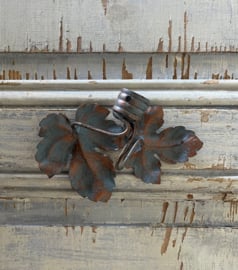 Franse metalen gordijnroede eindknoppen met druivenbladeren