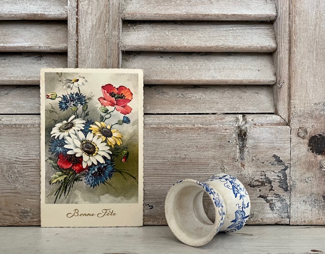 Antiek faience diabolo eierdopje florale decoratie in blauw