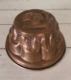 Franse koperen roodkoperen bakvorm met eekhoorn