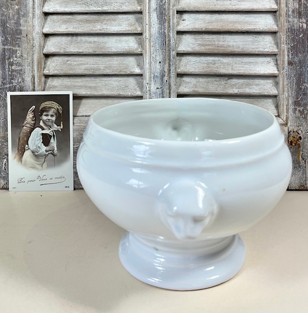 Vintage Franse witte terrine met leeuwenkopjes