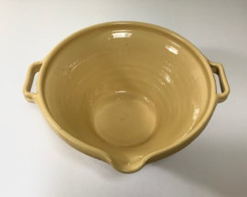 Portugese Cevalfer terracotta schaal met oker geëmailleerde binnen- en buitenkant