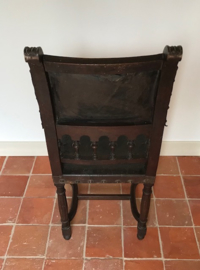 Portugese/Spaanse noten- of kersenhouten Renaissance stoel