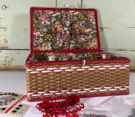 Vintage Franse naaimand naaikistje handwerkmand met inhoud