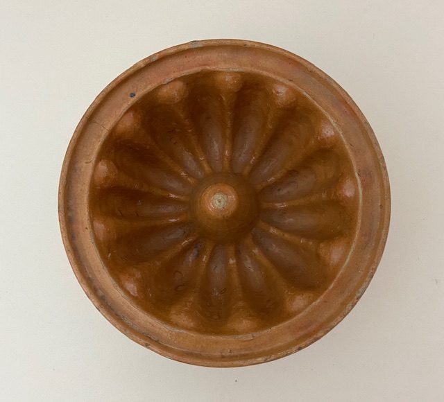 Antieke Franse aardewerk tulbandvorm