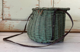 Franse vintage groene rieten vismand