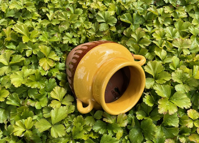 Franse terracotta muurbloempot deels geglazuurd
