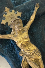 Groot Frans crucifix wijwatervat blauw fluweel 1920