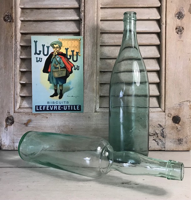 Groene fles VE 22 op bodem | Flessen | Provence