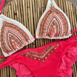 Mandami Tunjo Bikini