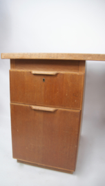 Houten bureau uit 1931-1933 van Modderkolk en Dijs