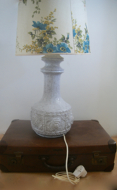 Keramische lamp met bloemenkap