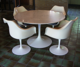 Space age tafel met marmeren blad- Eero Saarinen - Knoll