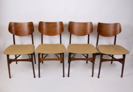 4 Vintage eettafelstoelen van teakhout