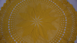 Geel tafelkleed gehaakt 98 cm