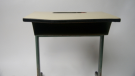 Vintage schoolbankje met OBO kinderstoel