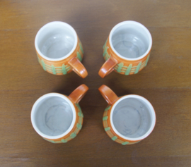 Vintage bowlset; keramieke pot met 4 bekers