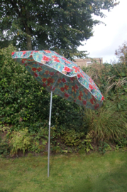 Parasol met knik vol bloemen