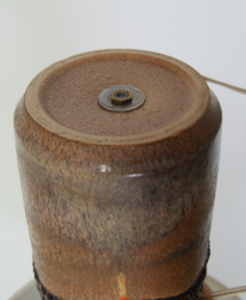 Vintage tafellamp met fatlava voet en stoffen kap uit jaren 70