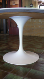 Space age tafel met marmeren blad- Eero Saarinen - Knoll