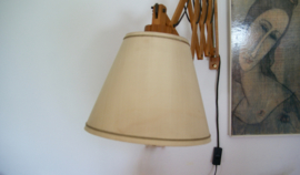 Houten schaarlamp / harmonicalamp met vintage kap