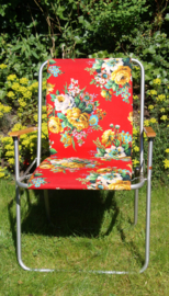 Vintage tuinstoel met bloemenprint