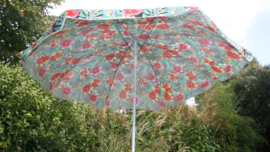 Parasol met knik vol bloemen