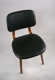 Houten stoel met skai bekleding