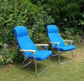 2 verstelbare tuinstoelen