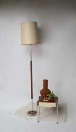 Vintage vloerlamp LUCI 3 met houten/metalen standaard en retro kap