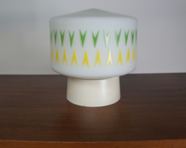 Vintage plafondlamp met melkglas
