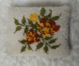 Vintage wollen kussen met bloemprint