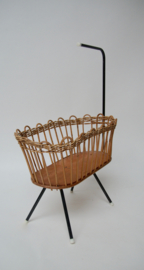 Vintage rotan poppenwieg