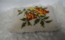 Vintage wollen kussen met bloemprint