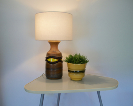 Vintage tafellamp met fatlava voet en stoffen kap uit jaren 70