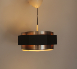 Zwart met metalen hanglamp