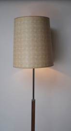 Vintage vloerlamp LUCI 3 met houten/metalen standaard en retro kap