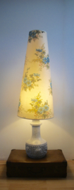 Keramische lamp met bloemenkap