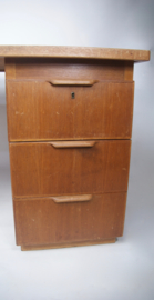 Houten bureau uit 1931-1933 van Modderkolk en Dijs