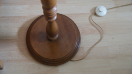 Houten staande lamp met vintage kap