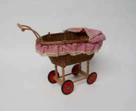 Vintage rieten kinderwandelwagen