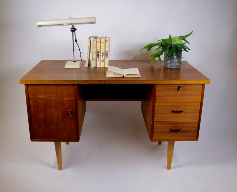 Moeras elk Onbeleefd Vintage bureau uit de jaren 60 | Verkocht | RetroLoes